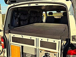 Ne, ne�ekejte velký obytný v�z, na který pot�ebujete jiný �idi�ák ne� skupinu...