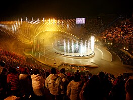 Zimní olympijské hry v Milán� jsou oficiáln� u konce! �tafetu Italové p�edali...