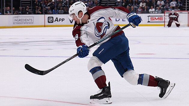 Martin Ne�as z Colorada sk�ruje v utk�n� proti Utahu.