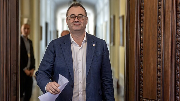 Minist�i p�ich�z� na zased�n� vl�dy. Na sn�mku ministr pro sport Boris ��astn�. (23. �nora 2026)