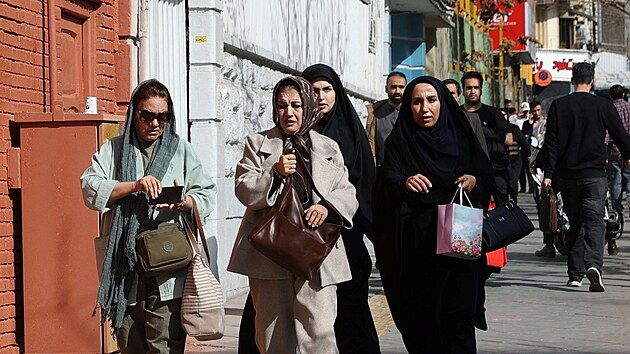 Lid� v Teher�nu se ut�kaj� schovat pot�, co Izrael zah�jil preventivn� �tok proti �r�nu. (28. �nora 2026)