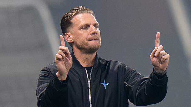 Libereck� kou� Radoslav Kov�� b�hem utk�n� se Slavi�.