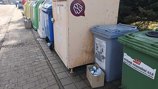 ���r nad S�zavou nab�z� obyvatel�m �irokou �k�lu mo�nost�, jak nalo�it s odpadem. K n�dob�m na textil, oleje �i plasty se nyn� p�id�v� mo�nost h�zet kovy do �lut�ch kontejner�.