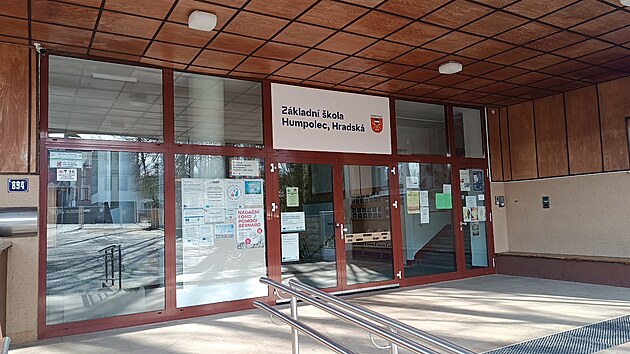 Na Z�kladn� �kola Hradsk� v Humpolci podala p�ibli�n� polovina u�itel� v�pov�� kv�li dlouhodob�m spor�m s �editelkou �koly.