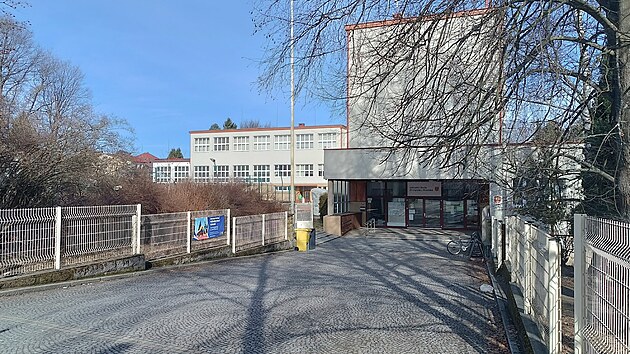 Pedagogov� tvrd�, �e jejich opakovan� st�nosti nebyly ze strany m�sta jako z�izovatele �e�eny dostate�n� d�sledn�.