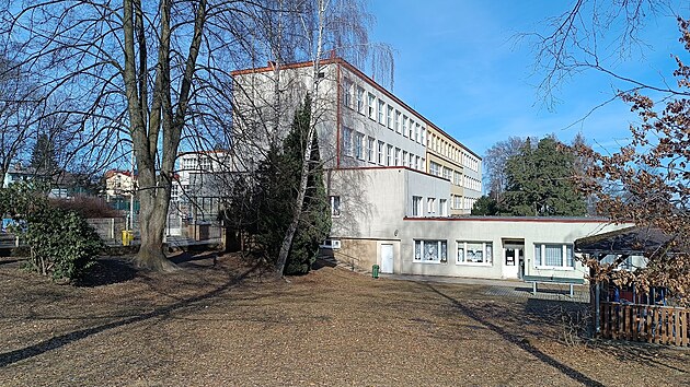 Pedagogov� tvrd�, �e jejich opakovan� st�nosti nebyly ze strany m�sta jako z�izovatele �e�eny dostate�n� d�sledn�.