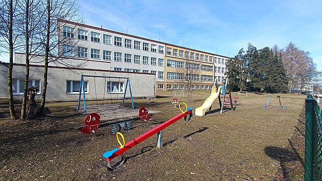 Pedagogov� tvrd�, �e jejich opakovan� st�nosti nebyly ze strany m�sta jako z�izovatele �e�eny dostate�n� d�sledn�.