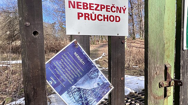 Obora �erven� Hr�dek u Jirkova. Lesn�ci ji zru��.