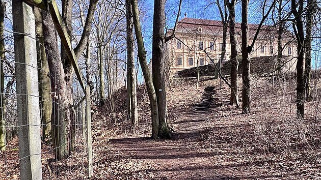 Obora �erven� Hr�dek u Jirkova. Lesn�ci ji zru��.