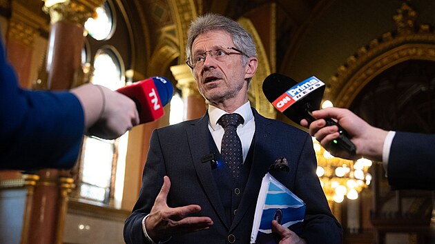 P�edseda sen�tu Milo� Vystr�il na jedn�n� p�edsed� parlament� zem� V4. (27. �nora 2026)