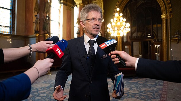 P�edseda sen�tu Milo� Vystr�il na jedn�n� p�edsed� parlament� zem� V4. (27. �nora 2026)