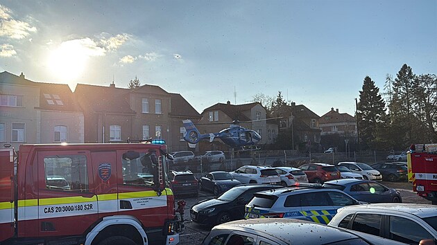 Provoz na �elezni�n�m koridoru v �valech zastavil st�et vlaku s �lov�kem, kter� je v p��i z�chran���. (25. �nora 2026)