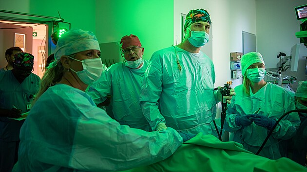 V olomouck� fakultn� nemocnici p�ibyla nov� vy�et�ovna i nov� �chytr� kolonoskopy, vyu��vaj�c� um�l� inteligence pro detekci mal�ch polyp�.