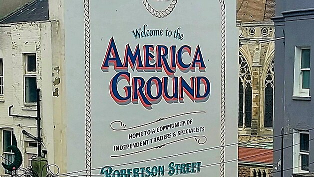 N�st�nn� malba v centru Hastings p�ipom�n� �tvr� America Ground, kter� v 19. stolet� fungovala jako svobodn� osada mimo kontrolu ��ad� i dan�.