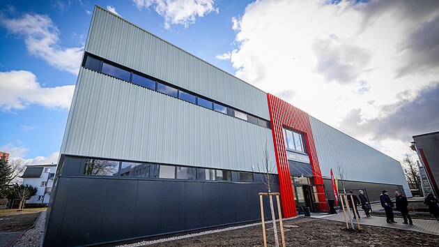 Druh� ledov� plocha vyrostla t�sn� vedle star�ho stadionu. (�nor 2026)