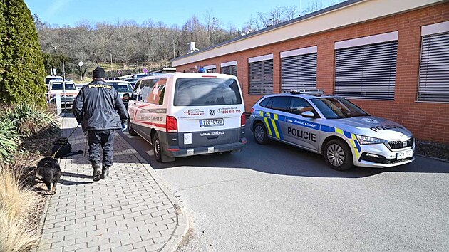 Policie prov��uje anonymn� ozn�men� o v�bu�n�m syst�mu v Ba�ov� nemocnici ve Zl�n�. (26.2.2026)