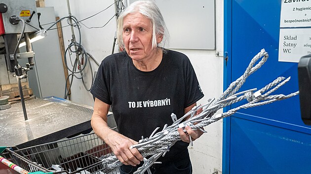 Relikvi�� kn�� Jana Buly a V�clava Drboly, kte�� byli popraveni v r�mci tzv. babick�ho procesu v 50.letech, za�al vznikat ve sl�v�rn� Alucast v Tupes�ch. Na sn�mku autor n�vrhu akademick� socha� Otmar Oliva. (�nor 2026)