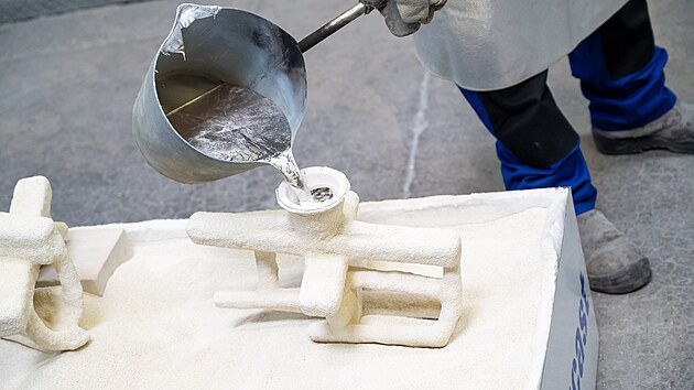 Relikvi�� kn�� Jana Buly a V�clava Drboly, kte�� byli popraveni v r�mci tzv. babick�ho procesu v 50.letech, za�al vznikat ve sl�v�rn� Alucast v Tupes�ch. (�nor 2026)