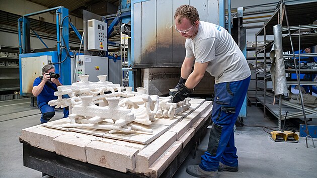 Relikvi�� kn�� Jana Buly a V�clava Drboly, kte�� byli popraveni v r�mci tzv. babick�ho procesu v 50.letech, za�al vznikat ve sl�v�rn� Alucast v Tupes�ch. (�nor 2026)