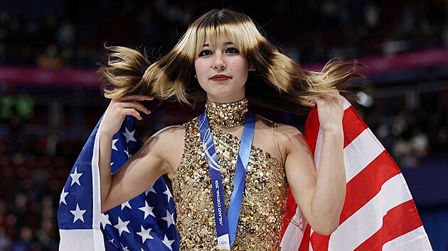 Alysa Liuov� slav� zlatou medaili z olympi�dy v It�lii.