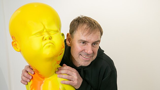 Michal Gratcl kombinuje ve sv� brn�nsk� Galerii Graciano obrazy, �perky a staro�itnosti.