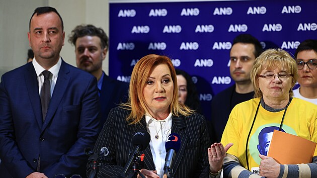 Zdravotni�t� odbor��i p�ed jedn�n�m jihomoravsk�ho zastupitelstva projevili nesouhlas s transformac� krajsk�ch nemocnic. Tento z�m�r kritizovala tak� ministryn� financ� a krajsk� p�edsedkyn� ANO Alena Schillerov�. (23. �nora 2026)