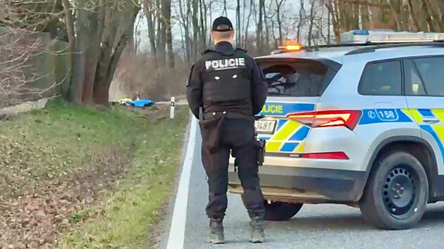 P�i nehod� v zat��ce u Pod�brad vyjel mlad� �idi� mimo vozovku a narazil do zdi domu. (28. �nora 2026)