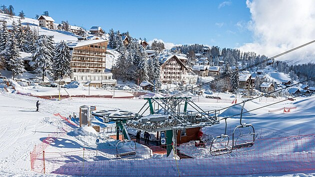 Mezi nejzn�m�j�� st�ediska P��mo�sk�ch Alp pat�� nap��klad Valberg. Obrovskou v�hodou t�chto m�st je, �e se nach�zej� skute�n� jen �co by kamenem dohodil� od p��mo�sk�ch letovisek.