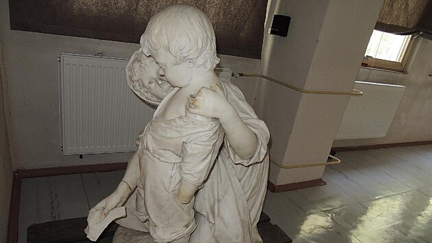 Ztracen� socha nalezena ve skladu m�sta, kde se na ni zapomn�lo.