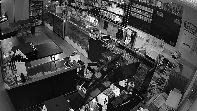 Vykraden� obchodu Do-We Collectibles