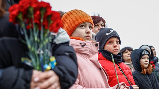 Obyvatel� ukrajinsk� Irpin� si p�ipom�naj� �tvrt� v�ro�� od za��tku v�lky, kterou rozpoutalo Rusko. (24. �nora 2026)