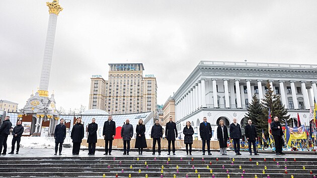 Ukrajinsk� prezident Volodymyr Zelenskyj nav�t�vil spolu se svou man�elkou Olenou Zelenskou a dal��mi evropsk�mi st�tn�ky pam�tn�k padl�m ukrajinsk�m obr�nc�m na N�m�st� nez�vislosti p�i �tvrt�m v�ro�� rusk� invaze na Ukrajinu. (24. �nora 2026)