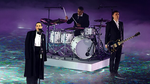 Zp�v�k Achille Lauro vystupuje na sam�m konci z�v�re�n�ho ceremoni�lu zimn�ch...