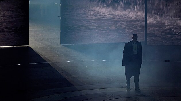 Zp�v�k Achille Lauro vystupuje na sam�m konci z�v�re�n�ho ceremoni�lu zimn�ch...