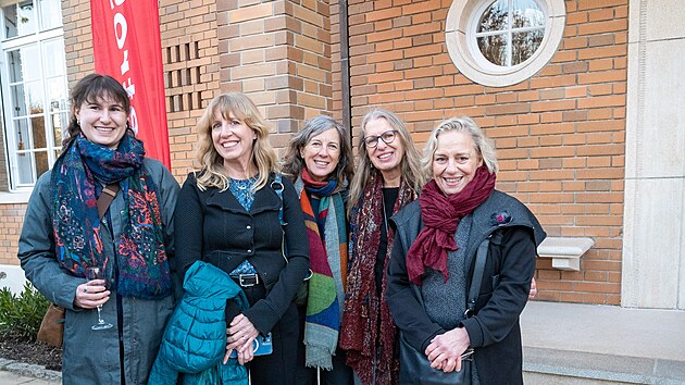 Slavnostn�ho otev�en� zrekonstruovan� vily Dominika �ipery se z��astnily i �iperovy vnu�ky. Poprv� v �ivot� se do Zl�na vypravily z Kanady v�echny �ty�i spole�n�, i s jednou pravnu�kou.