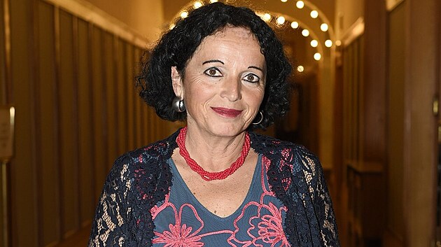 Vida Neuwirthov� (Obecn� d�m, Praha, 11. kv�tna 2022). K�est knihy Han�ina cesta od spisovatelek Hana Sternlicht a Al�b�ta Langov�