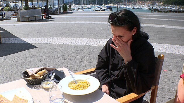 Stesk po rodin� dohnal D�u k slz�m. P��la si, aby mohli b�t u mo�e s n�.