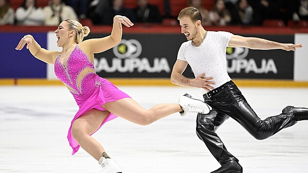 �e�t� krasobrusla�i Nat�lie Taschlerov� a Filip Taschler b�hem Finsk� brusle