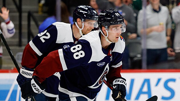 �to�n�k Martin Ne�as (Colorado) po jedn� ze sv�ch branek proti Minnesot�.