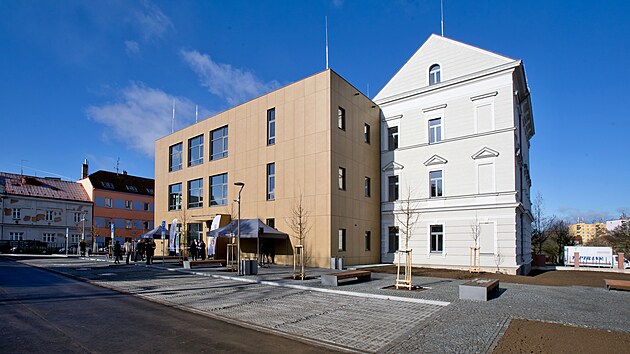 Rekonstruovan� b�val� �kola z roku 1902 v Plzni na Habrmannov� n�m�st� bude slou�it jako nov� s�dlo ��adu m�stsk�ho obvodu Plze� 4. (24. �nora 2026)