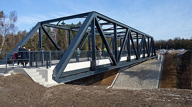 Plze� otev�ela novou l�vku p�es karlovarskou v�padovku. Tvo�� ji cenn� Faltus�v most, kter� byl ve sv� dob� nejv�t�� konstrukc� sva�ovanou elektrick�m obloukem. Od roku 1931 do roku 2019 slou�il ve �kodovce, po demont�i kv�li rekonstrukci �elezni�n�ho koridoru ho odkoupilo m�sto za cenu �rotu a p�ipravilo jeho rekonstrukci a nov� u�it�. (20. �nora 2026)