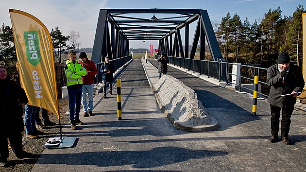 Plze� otev�ela novou l�vku p�es karlovarskou v�padovku. Tvo�� ji cenn� Faltus�v most, kter� byl ve sv� dob� nejv�t�� konstrukc� sva�ovanou elektrick�m obloukem. Od roku 1931 do roku 2019 slou�il ve �kodovce, po demont�i kv�li rekonstrukci �elezni�n�ho koridoru ho odkoupilo m�sto za cenu �rotu a p�ipravilo jeho rekonstrukci a nov� u�it�. (20. �nora 2026)