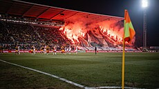 Pekelné choreo slávistických fanou�k� na Dukle.