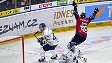 Michal �epík ze Sparty st�ílí gól v utkání proti Plzni.