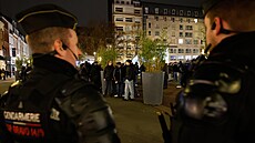 T�iadvacetiletého Quentina Deranquea zbilo v Lyonu nejmén� �est maskovaných...