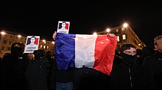 Francouzi v Nice se shromá�dili po smrti nacionalistického aktivisty Quentina...