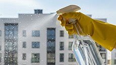 �isti�e na sklo vytvá�ejí jemný ochranný film, po kterém dé�� a prach snadn�ji...