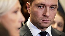 �éf Národního sdru�ení Jordan Bardella a Marine Le Penová na zem�d�lském...