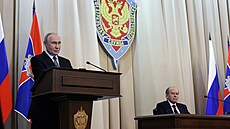 Ruský prezident Vladimir Putin a �éf FSB Vladimir Bortnikov (24. února 2026)