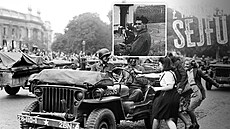 Pa�í� vítá americké vojáky. Ve vý�ezu Alfred Whitehead.